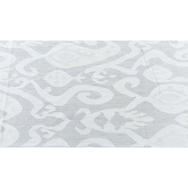 Light Gray Modern Flatweave Arabesque Gray With White Rug "Silver Whisper" For Sale - Image 8 of 9