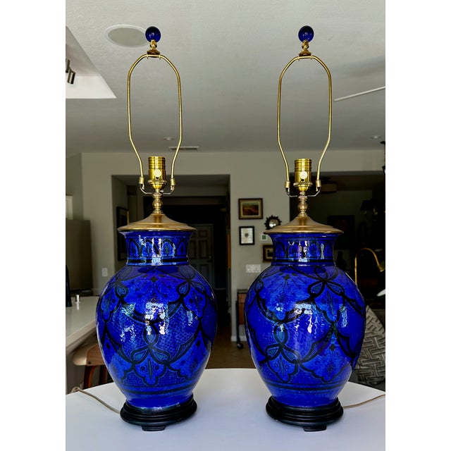 1980s Pair of Vintage Mid-Century Moorish Safi Hand-Painted Cobalt Ceramic Table Lamps For Sale - Image 5 of 17