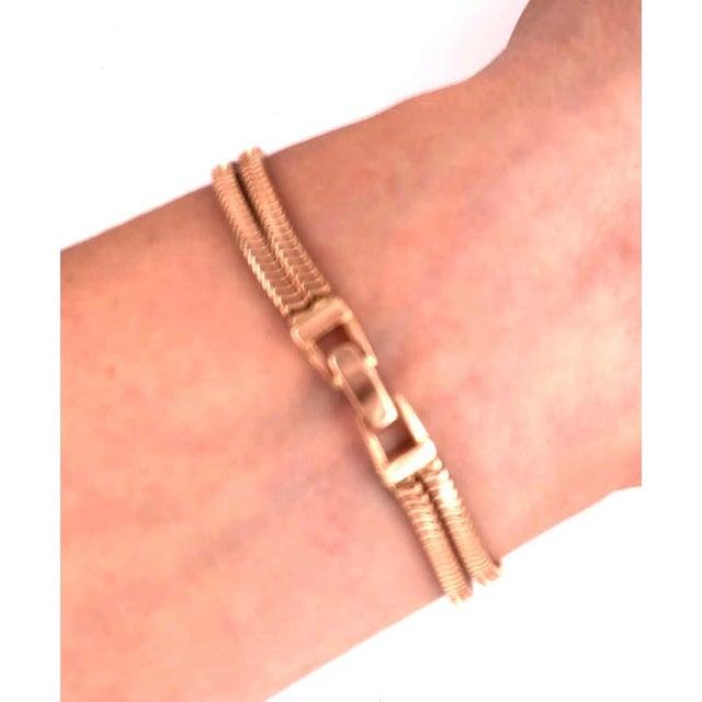 2010s 14 Karat Yellow Gold Omega Ladies Wristwatch 17 Jewels Unadjusted Vintage For Sale - Image 5 of 9