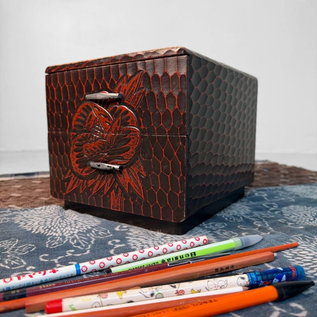 Brown Small Kamakura-Bori Haribako Peony Jewellery Chest, Japan, 1970s For Sale - Image 8 of 12