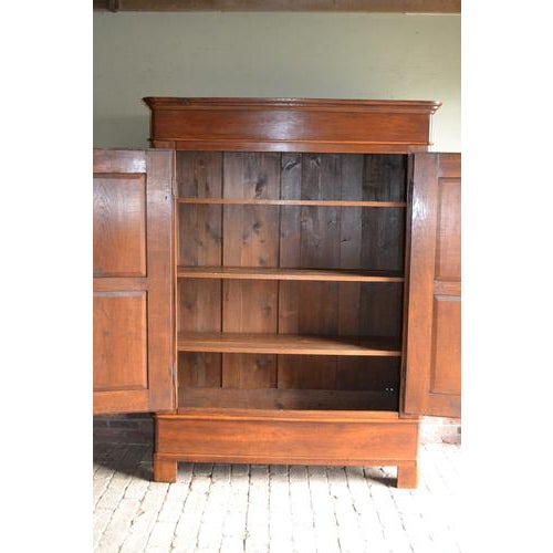 19th-century French oak cabinet. Completely removable. Height: 200 cm. Width: 149 cm. Depth: 55 cm. Shelves behind the...