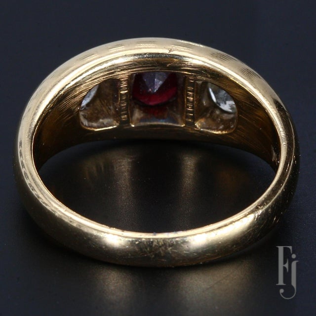 Contemporary 14k Yellow Gold Ring With Red Garnet Center & Two Flush Set Diamonds - Size 6.25 For Sale - Image 3 of 4