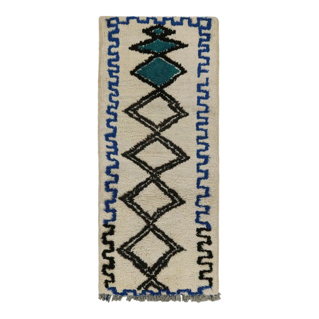 1950s Azilal Moroccan Rug in White With Blue-Black Patterns by Rug & Kilim For Sale