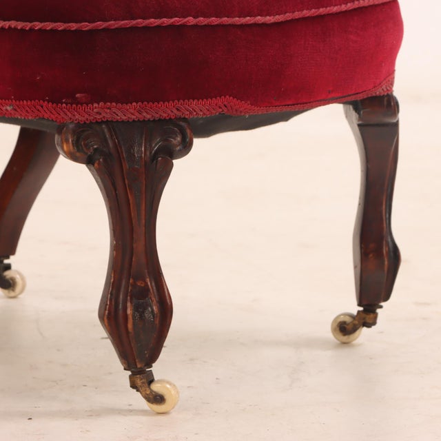 An Antique Victorian Carved Walnut Boudoir Chair, 19th Century. For Sale - Image 4 of 5