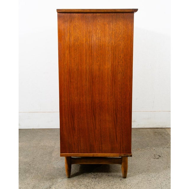 1960s Mid Century Modern Highboy Dresser 5 Drawer Walnut American Vintage MCM Tall For Sale - Image 4 of 12