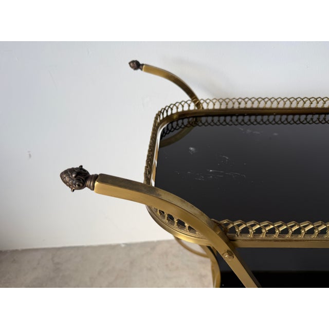 1960s Italian Hollywood Regency Scrolled Brass & Black Glass Two-Tier Bar Cart For Sale - Image 4 of 14