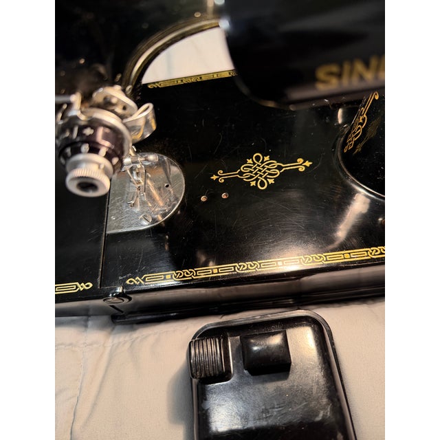 Singer 221 Featherweight Sewing Machine- Mint For Sale - Image 4 of 17