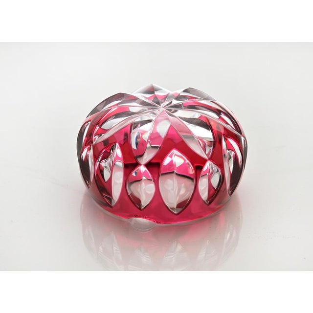 Val-Saint-Lambert ashtray is an original crystal realized in the 1960s. Made in Belgium. Marked Val-Saint-Lambert....