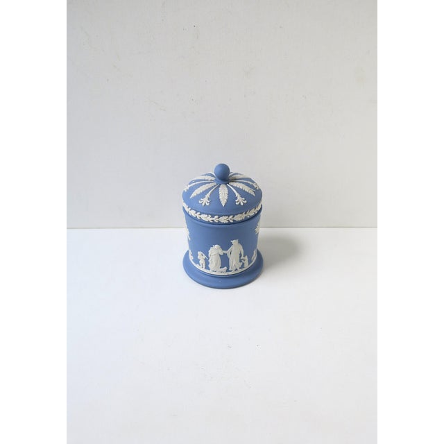 English Wedgwood Jasperware Box Neoclassical Style For Sale - Image 3 of 11