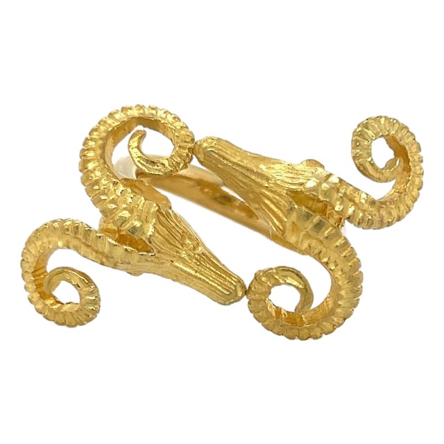 Mid 20th Century 18k Solid Yellow Gold Double Rams Head Band Ring - Size 6 For Sale