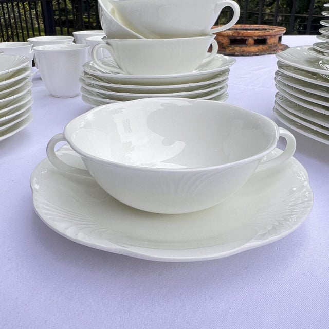 Mid-Century Modern 1990s Villeroy and Boch "Arco Weiss" bone China dishes set // scalloped edge with embossed rim // dishwasher safe fine china // W. Germany For Sale - Image 3 of 9