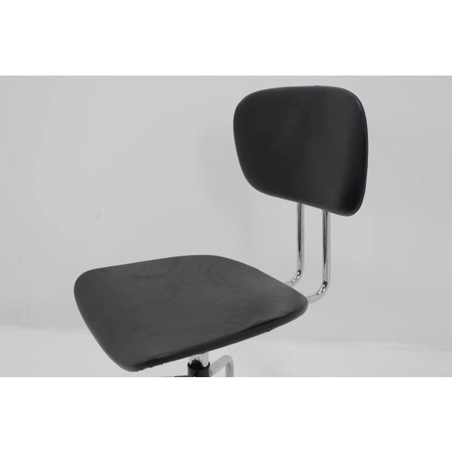 Chrome Swivel Office Chair from Kovona, 1970s For Sale - Image 4 of 5