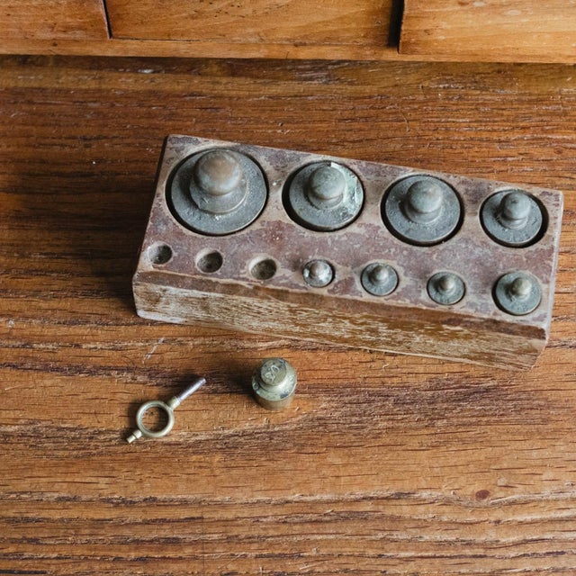 Antique French Pharmacy Scale in Original Glass Display Case | Burgundy, France For Sale In New York - Image 6 of 8