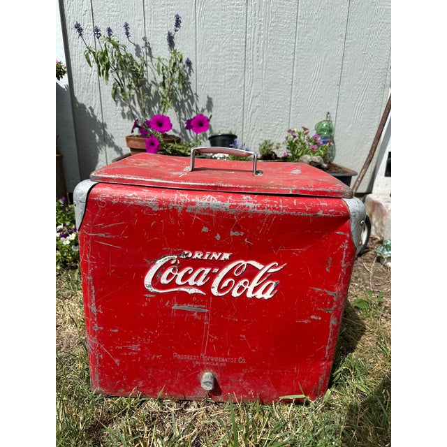 Red Vintage Coca-Cola Embossed Steel Picnic Cooler Progress Refrigerator Original For Sale - Image 8 of 11
