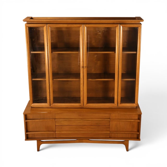 Broyhill Young Manufacturing Concave Vintage Mid Century Modern China Cabinet C. 1960s, Attributed For Sale - Image 4 of 13