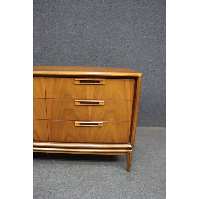 Mid 20th Century Mid-Century Modern Walnut Dresser Attributed to United Furniture Co. For Sale - Image 5 of 11