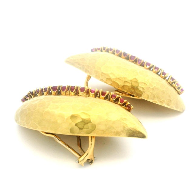 1980s Italian Forza 18k Hammered Gold and Ruby Ear Clips, Pair For Sale - Image 10 of 18