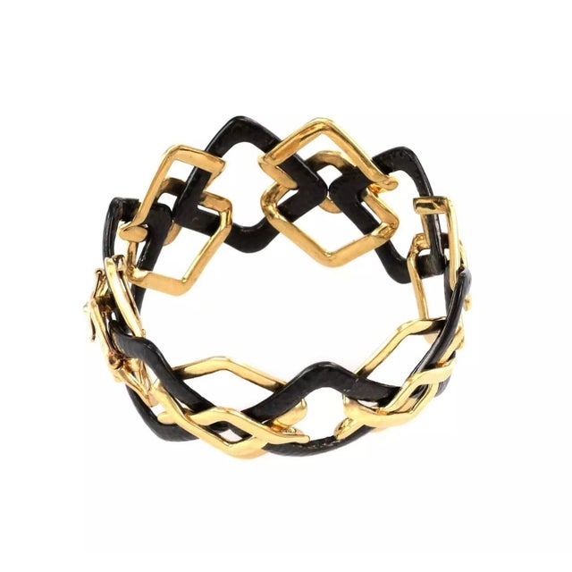 Contemporary Valentin Magro 18k Gold Hammered Wide Geometric Link Bangle Bracelet For Sale - Image 3 of 6