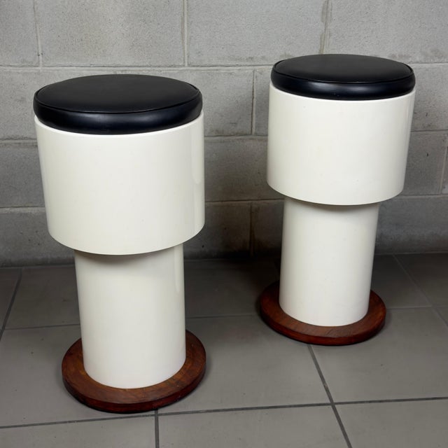 Modern Stools in White Lacquered Wood, 1960s, Set of 2 For Sale - Image 13 of 13