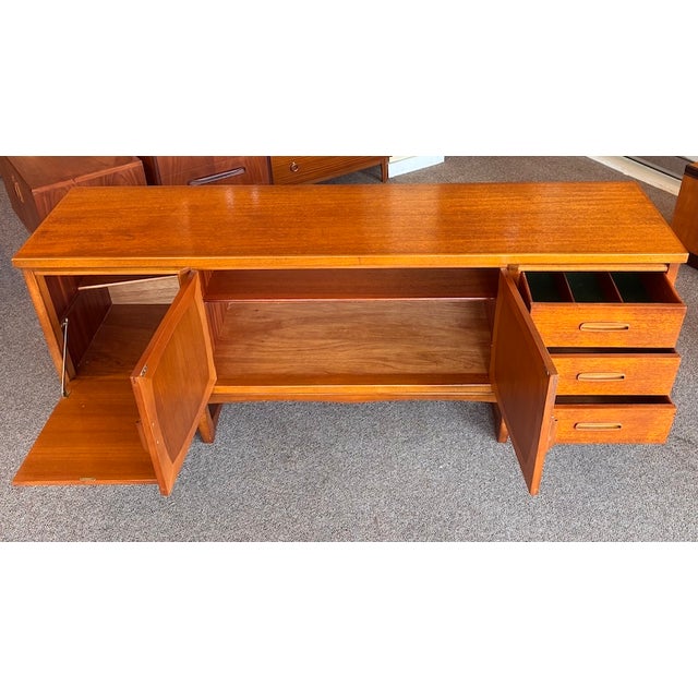 Mid Century Modern Teak Credenza c.1960 For Sale - Image 11 of 12