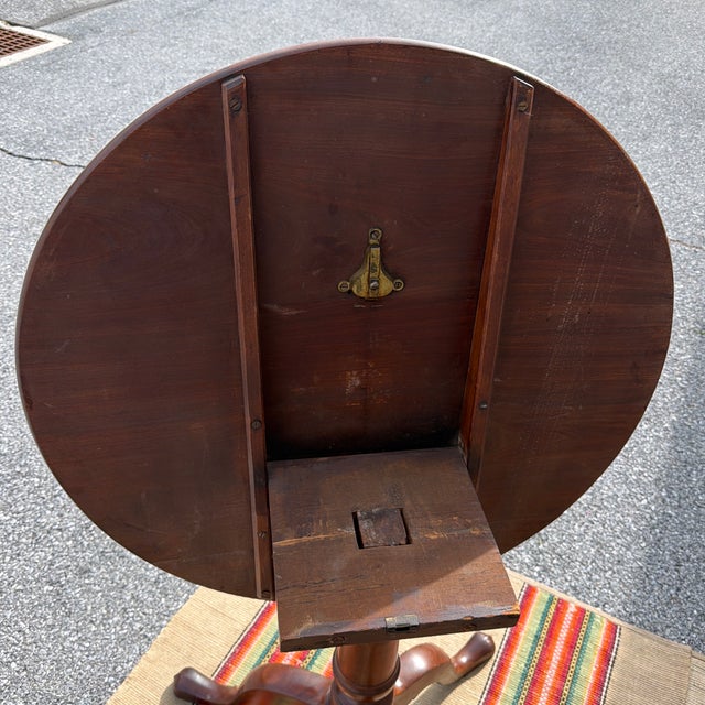 Antique English Mahogany Queen Anne Tilt Top Tea Table, Circa 1800–1820s For Sale - Image 4 of 12