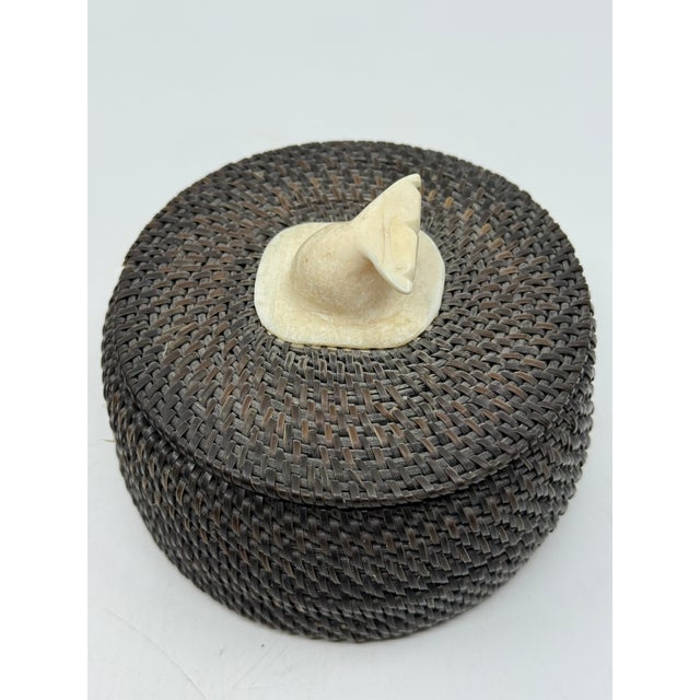 1978 Inuit Joe Sikvayugak Baleen and Carved Bone Basket For Sale - Image 13 of 16