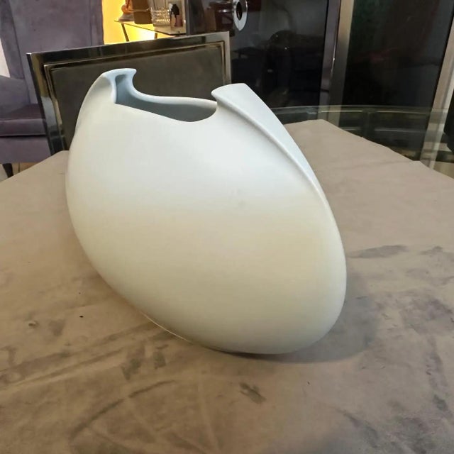 Contemporary 1990s Minimalist White Porcelain Tasca Vase by Lino Sabattini for Rosenthal For Sale - Image 3 of 10