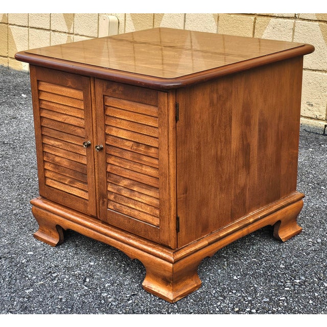 Mid-Century Modern Ethan Allen Heirloom Nutmeg Maple Side Cabinet End Table For Sale - Image 3 of 10