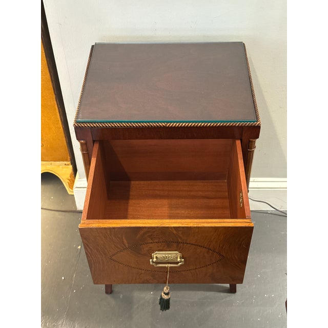 1940s 1940s Vintage Berkey and Gay Crotch Mahogany Side Table For Sale - Image 5 of 10