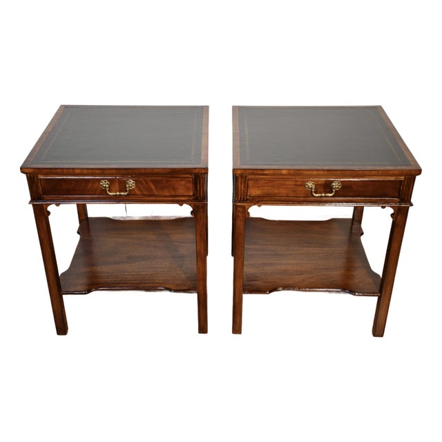 1930s Pair of English Regency Mahogany Green Leather Top Accent Side Tables For Sale