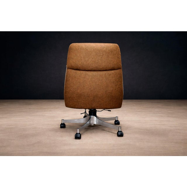 Jorge Zalszupin “Tall Commander” Swivel Chair, 1973 – Fiberglass, Aluminum & Chenille | Brazilian Modern - Lot 888A For Sale - Image 11 of 15