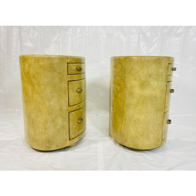 1980s 1980s Pair of Henredon Oval 3-Drawer Nightstands / Bachelor’s Chests, Lacquered Finish For Sale - Image 5 of 18