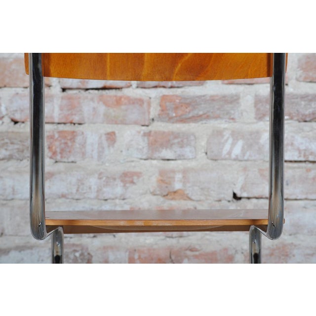 This original chair originates from the 1930s, stylistically belongs to the Bauhaus period and is made of beech and...