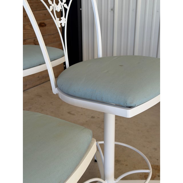 Russell Woodard Vintage Woodard Aluminum Swivel Counter Stools With Ivy Leaf Backs – Set of Four For Sale - Image 4 of 12