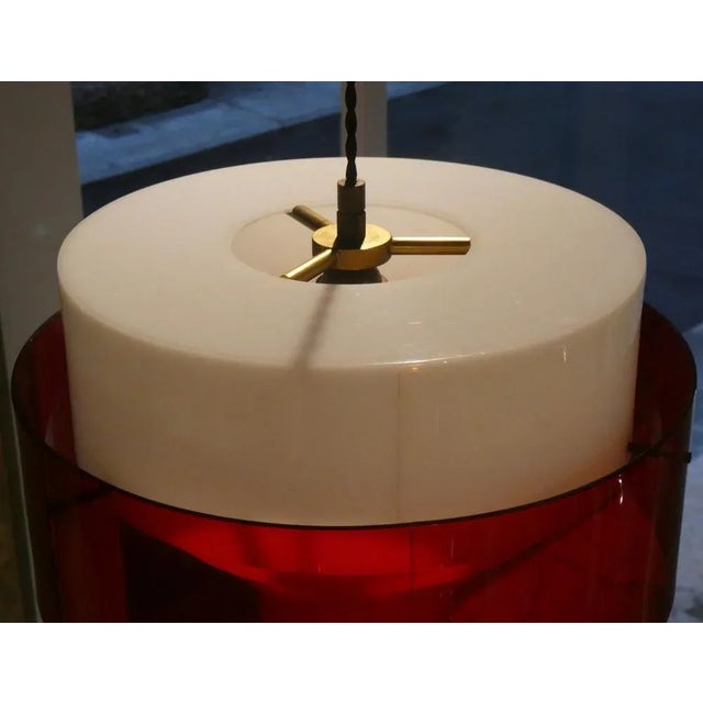 Mid-Century Italian Pendant Lamp in White and Red Methacrylate and Brass by Stilnovo, 1960s For Sale - Image 7 of 10