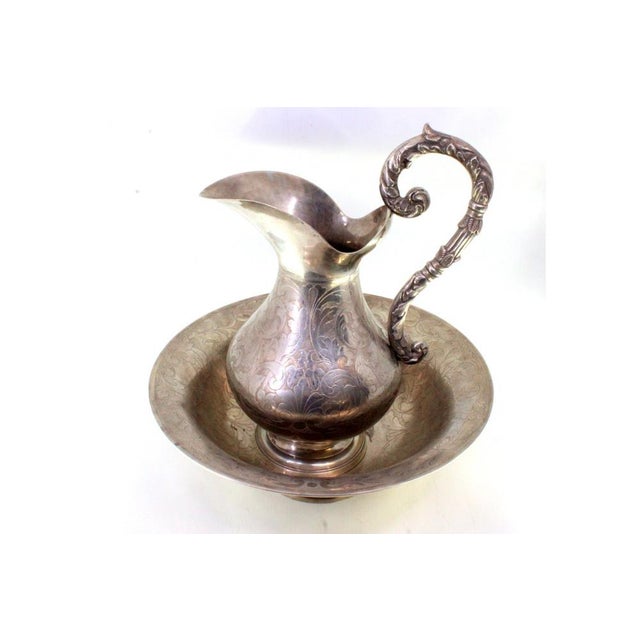 Lavender and Silver Gum with Engraved Garlands and a Handle Embossed with Acanthus Leaves For Sale - Image 5 of 9