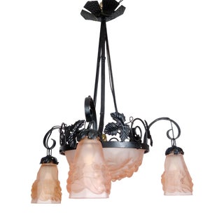 French Art Deco Wrought Iron Degue-Ros Pate de Verre Chandelier, 1930s For Sale