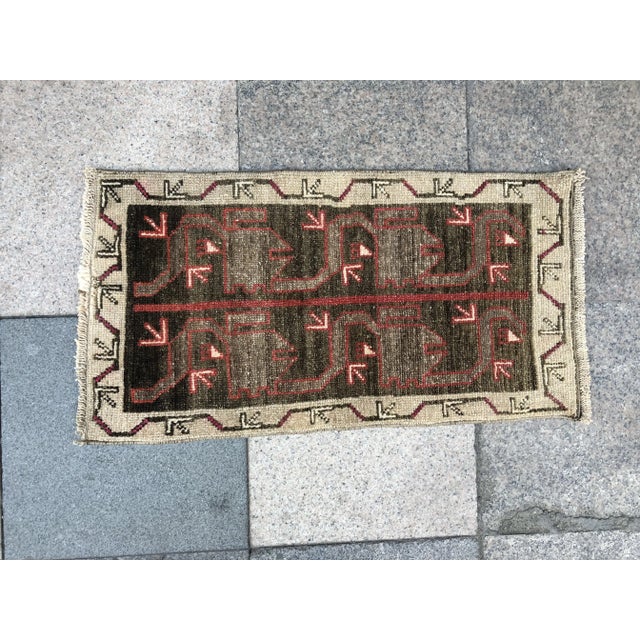 1960s Vintage Nomadic Area Rug- 1′5″ × 2′9″ For Sale - Image 6 of 6