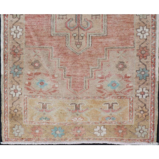 Faded Coral and Taupe Vintage Turkish Oushak Rug With Layered Medallion Design 2'6 X 5'0 For Sale - Image 9 of 11