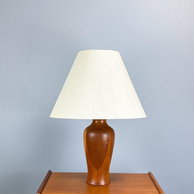 1970s Danish Table Lamp in Teak with Linen Shade from Dyrlund, 1970s For Sale - Image 5 of 10