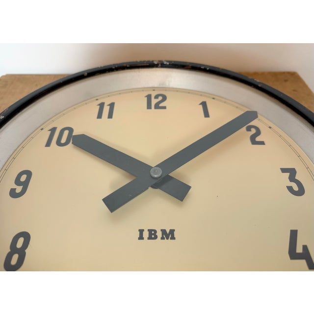 Industrial Black Factory Wall Clock from IBM, 1950s For Sale - Image 10 of 17