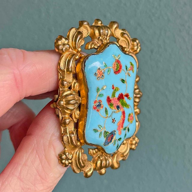 Georgian Enamel Birds Pinchbeck Earrings and Brooch Set Demi-Parure, Circa 1830, Set of 3 For Sale - Image 10 of 12