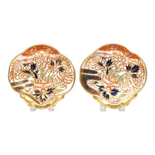 Antique Early 19th Century Coalport Imari Porcelain Shell Shaped Dishes in the Thumb & Finger Pattern - a Pair For Sale