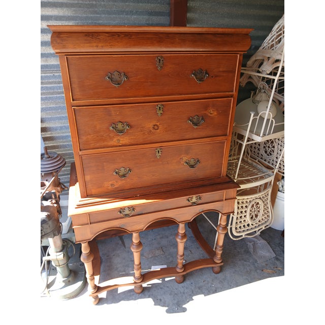 Early 20th Century William and Mary Style Pine Highboy For Sale In Naples, FL - Image 6 of 14