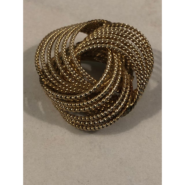 Metal 1940s Winard 12k Gold Filled Rope Swirl Brooch Pin For Sale - Image 7 of 13