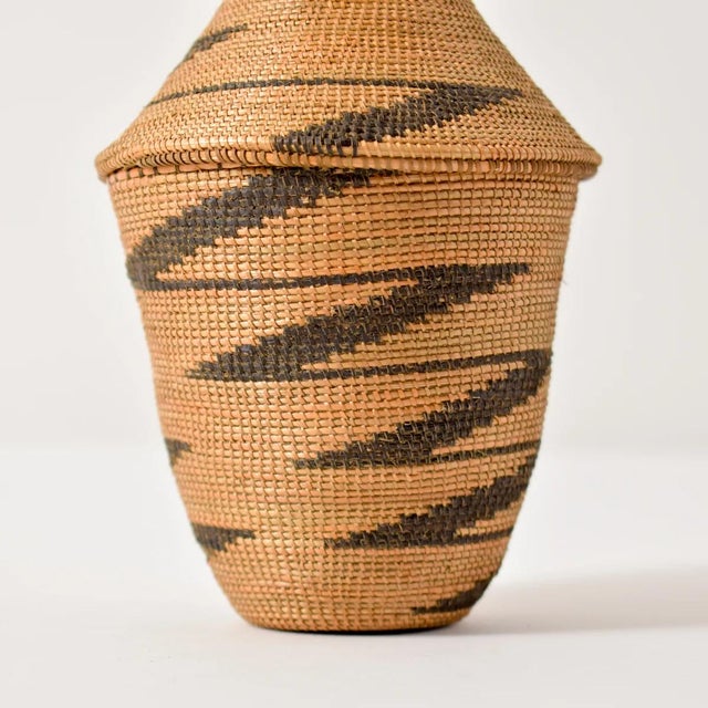 Early 20th Century Early 20th Century Tutsi Basket with Lid Rwanda For Sale - Image 5 of 7