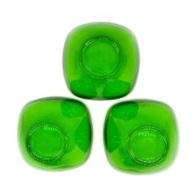 Mid-Century Modern French Vereco Mid-Century Modern Emerald Green Glass Bowls – Set of 4 - French Modern, Minimalist For Sale - Image 3 of 17