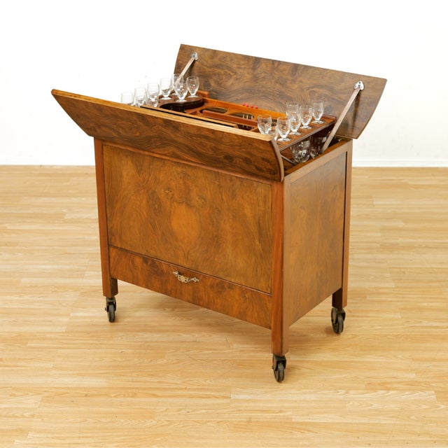 1950s British 'Pop-Up' Liquor Cabinet Bar Cart in Burl Wood For Sale - Image 4 of 15