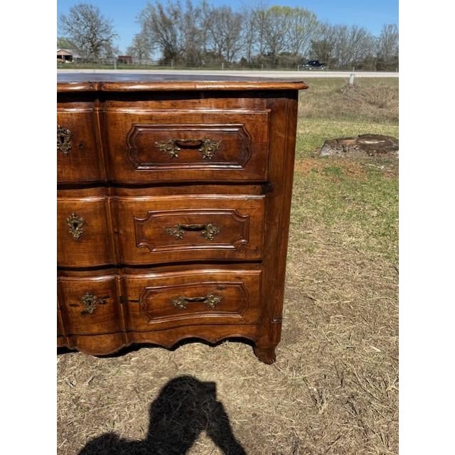 Large 18th Century French Louis XV Solid Walnut Period Chateau Chest of Drawer / Commodes For Sale - Image 9 of 18