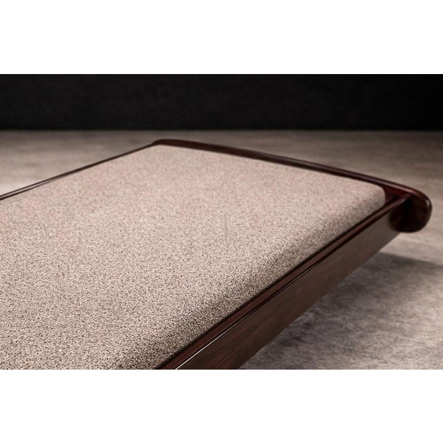 Sergio Rodrigues Sergio Rodrigues Rosewood Daybed in Taupe Boucle, Brazil, 1960s For Sale - Image 4 of 17